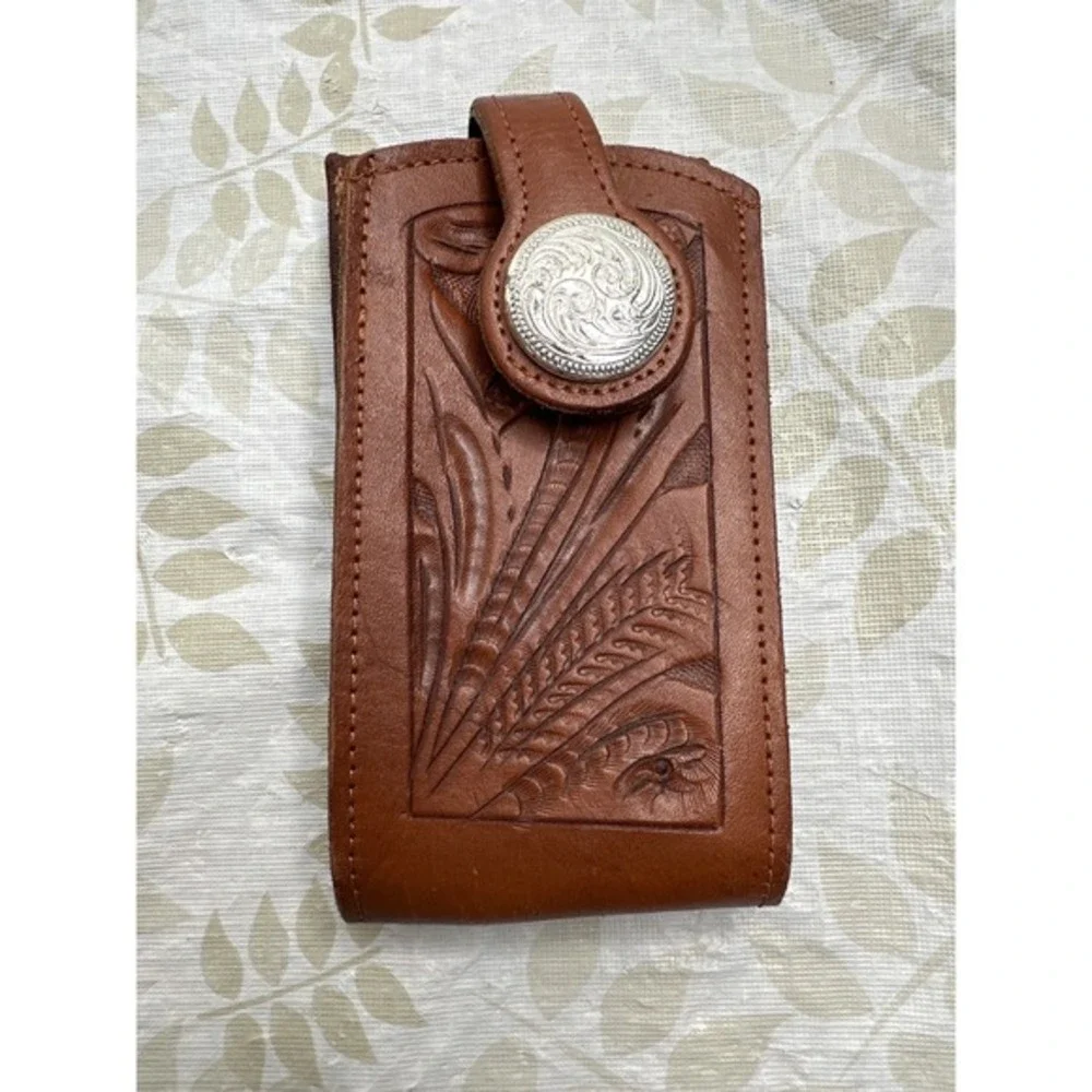 Leather case magnetic closure tooled cell phone cigarettes cigar‎ case Paraguay